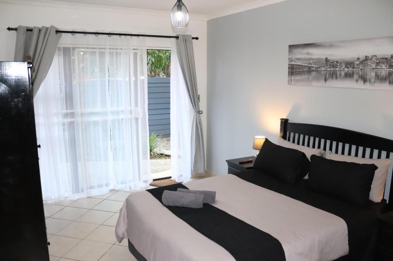 Stay At Home Airport Lodge Kempton Park Esterno foto