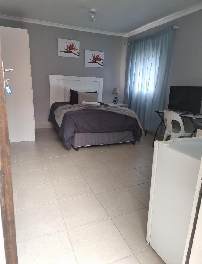 Stay At Home Airport Lodge Kempton Park Esterno foto