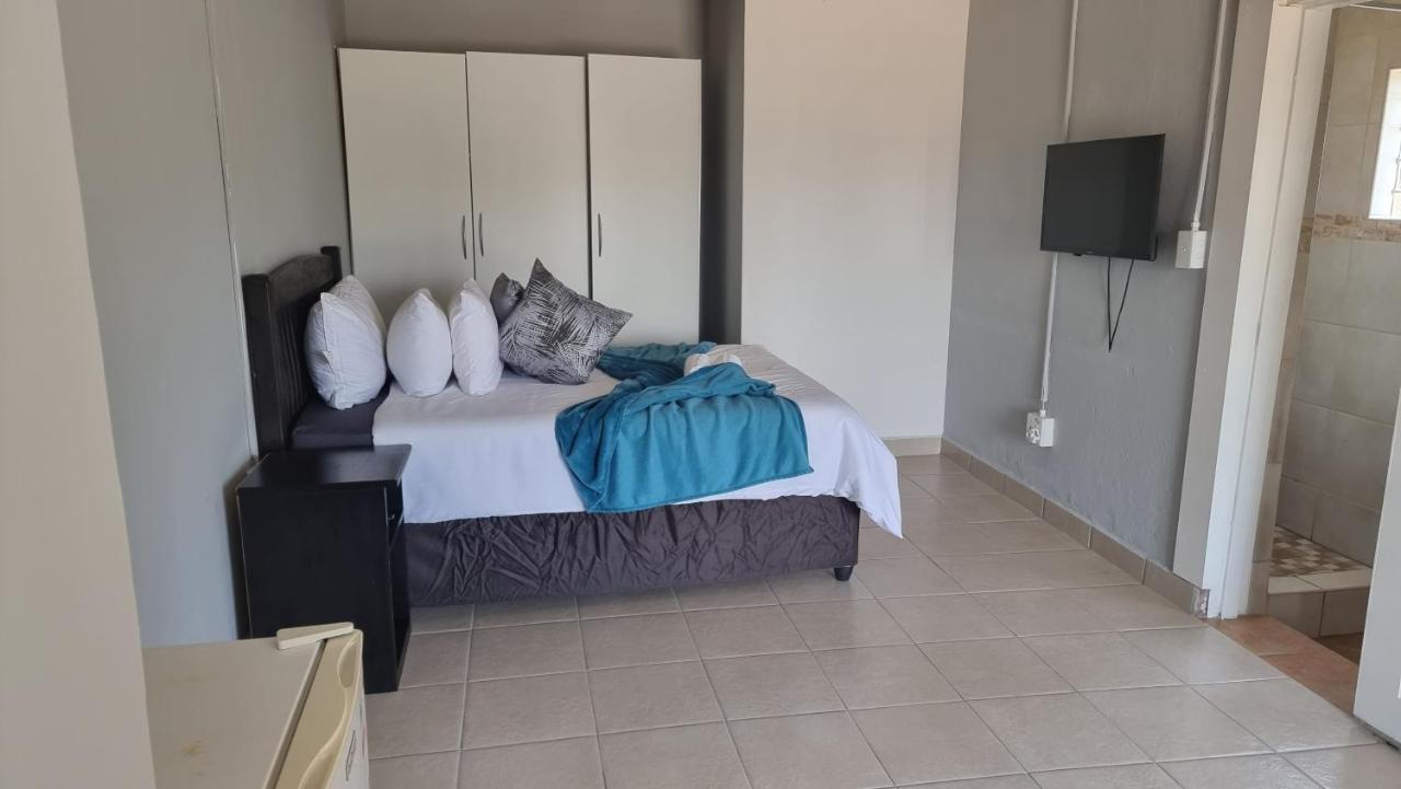 Stay At Home Airport Lodge Kempton Park Esterno foto