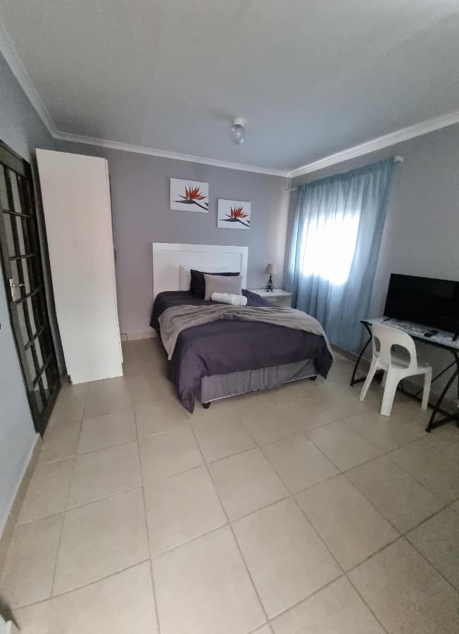 Stay At Home Airport Lodge Kempton Park Esterno foto