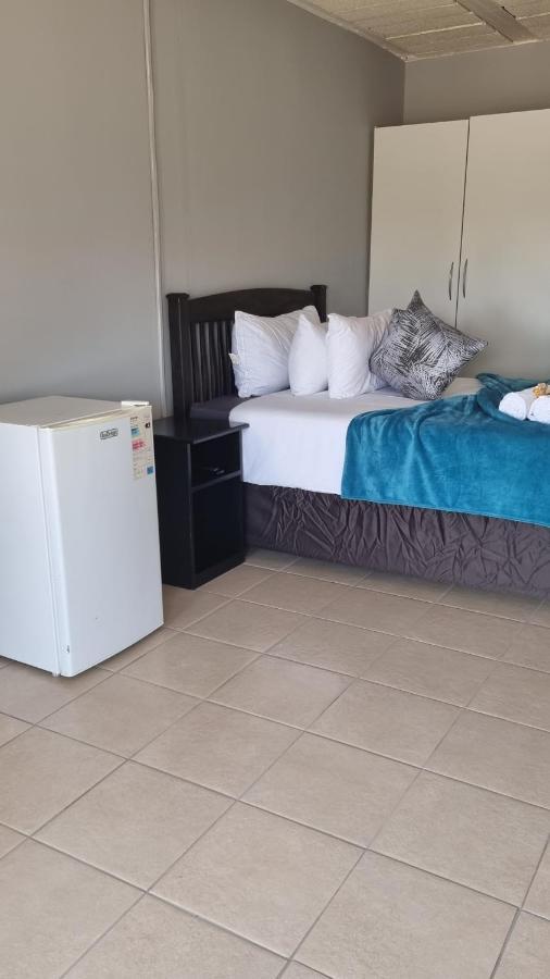 Stay At Home Airport Lodge Kempton Park Esterno foto