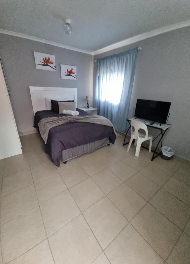 Stay At Home Airport Lodge Kempton Park Esterno foto