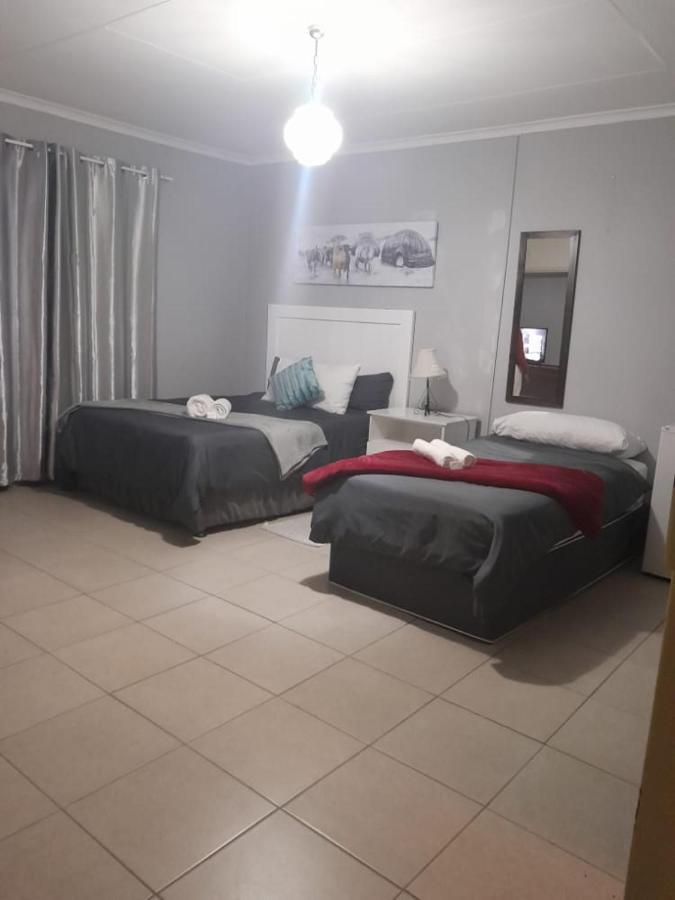 Stay At Home Airport Lodge Kempton Park Esterno foto
